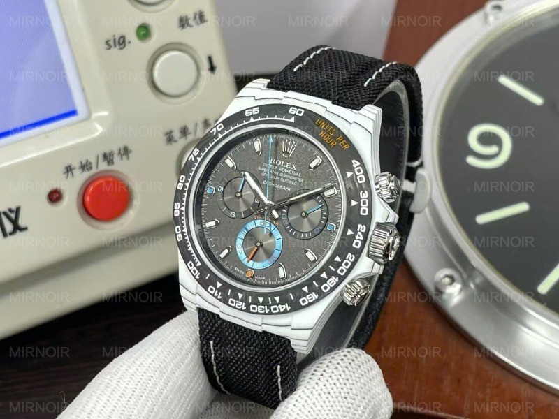 Dong-Ho-Rolex-Cosmograph-Daytona-DIW-Che-Tac-Carbon-Cao-Cap-Nhat-40mm-6.jpg