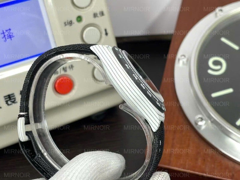 Dong-Ho-Rolex-Cosmograph-Daytona-DIW-Che-Tac-Carbon-Cao-Cap-Nhat-40mm-8.jpg