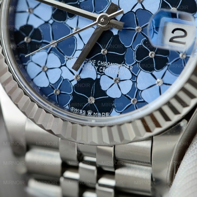 Dong-Ho-Rolex-DateJust-Replica-11-Nu-Mat-Hoa-Mau-Xanh-Blue-Xuong-THB-31mm-2-1024x1024.jpg