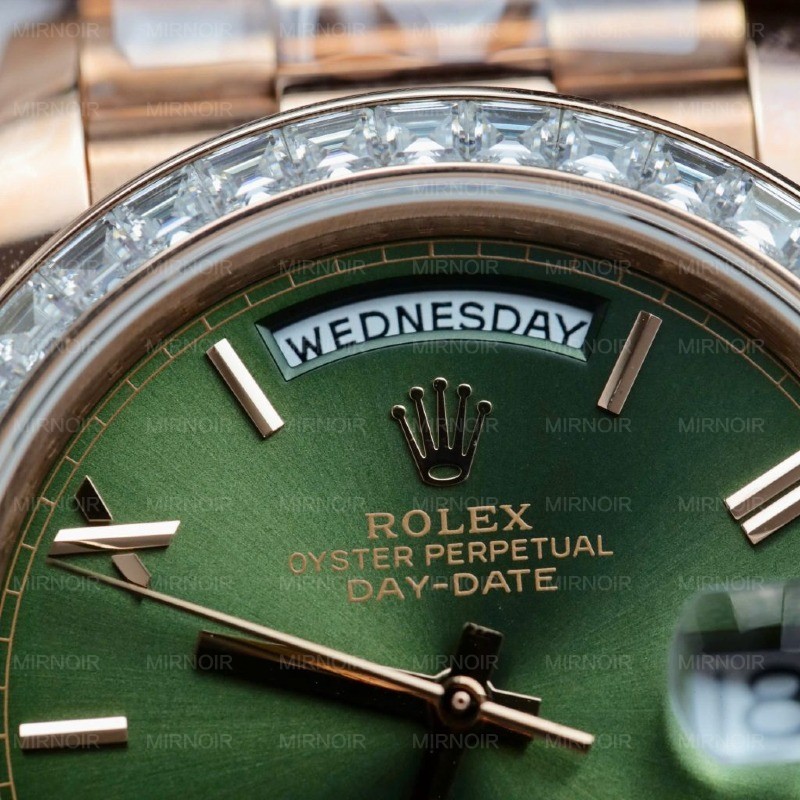 Dong-Ho-Rolex-Day-Date-Mat-Xanh-La-Cay-Che-Tac-Boc-Vang-Dinh-Kim-Cuong-Moissanite-Baguette-40mm-6-1024x1024.jpg