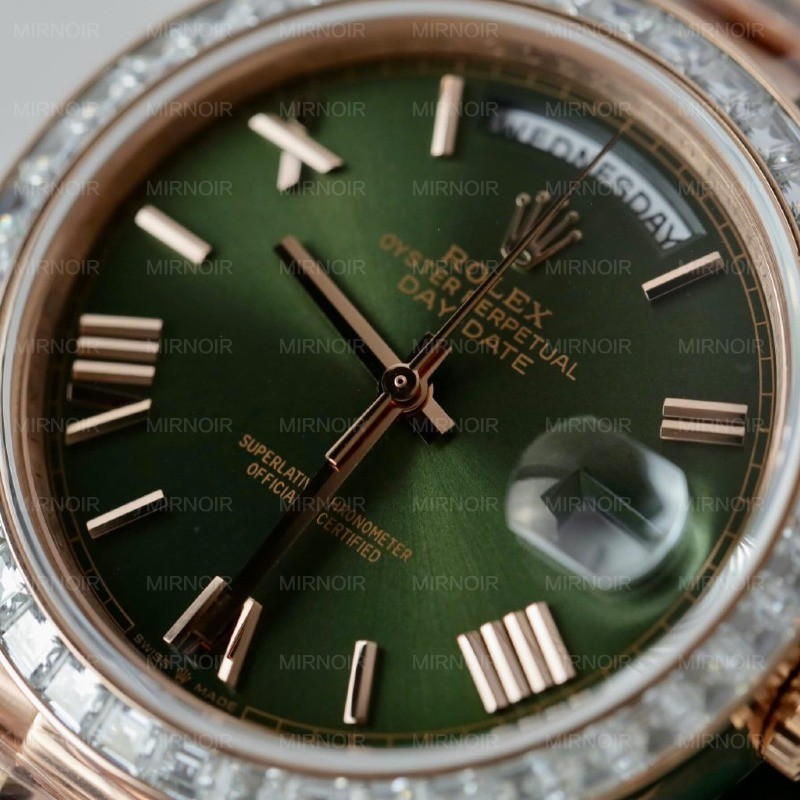 Dong-Ho-Rolex-Day-Date-Mat-Xanh-La-Cay-Che-Tac-Boc-Vang-Dinh-Kim-Cuong-Moissanite-Baguette-40mm-7-1024x1024.jpg