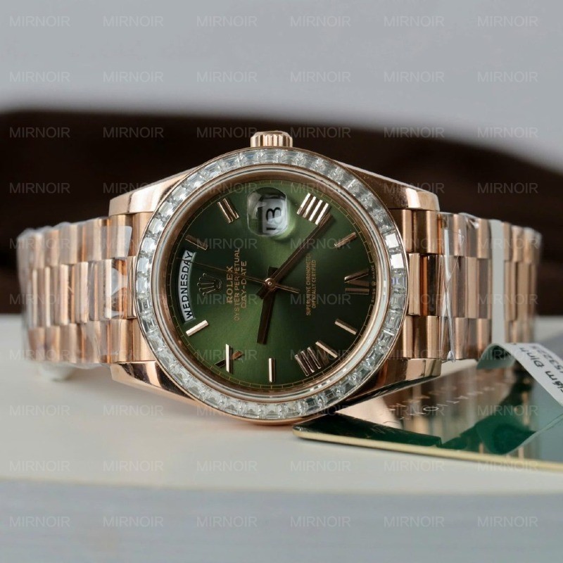 Dong-Ho-Rolex-Day-Date-Mat-Xanh-La-Cay-Che-Tac-Boc-Vang-Dinh-Kim-Cuong-Moissanite-Baguette-40mm-9-1024x1024.jpg