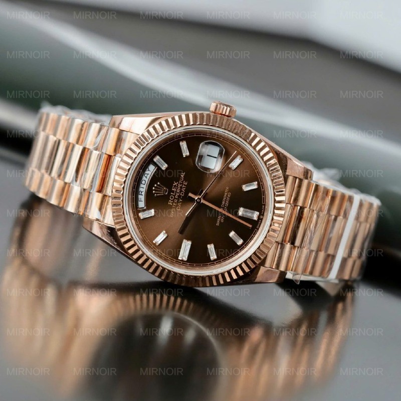 Dong-Ho-Rolex-Day-Date-Mat-Chocolate-Che-Tac-Boc-Vang-Coc-So-Dinh-Moissanite-Baguette-40mm-2-1024x1024.jpg
