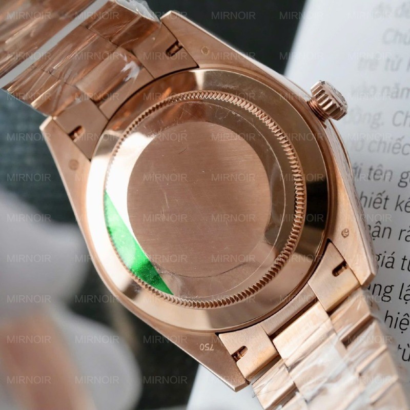 Dong-Ho-Rolex-Day-Date-Mat-Chocolate-Che-Tac-Boc-Vang-Coc-So-Dinh-Moissanite-Baguette-40mm-5-1024x1024.jpg