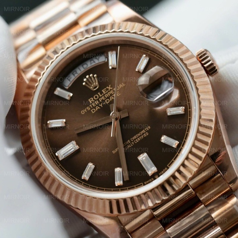 Dong-Ho-Rolex-Day-Date-Mat-Chocolate-Che-Tac-Boc-Vang-Coc-So-Dinh-Moissanite-Baguette-40mm-9-1024x1024.jpg