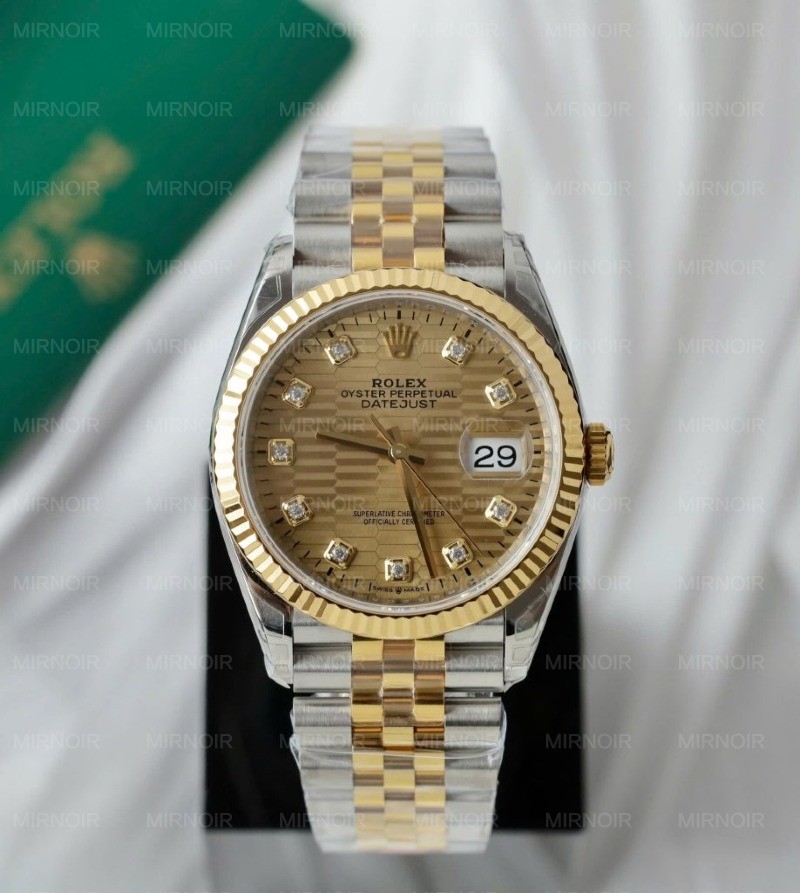 Dong-Ho-Rolex-DateJust-126231-Mau-Demi-Mat-Xep-Gach-Mau-Vang-Xuong-VS-36mm-1-918x1024.jpg