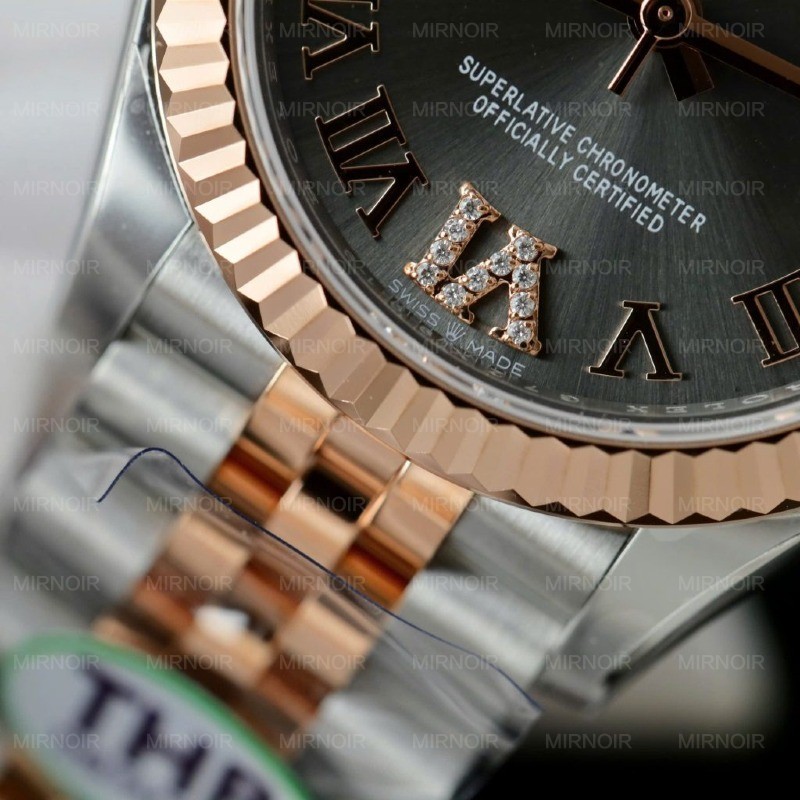 Dong-Ho-Rolex-Nu-DateJust-Replica-11-Demi-Vang-Hong-Mat-Xam-Nha-May-THB-31mm-4-1024x1024.jpg