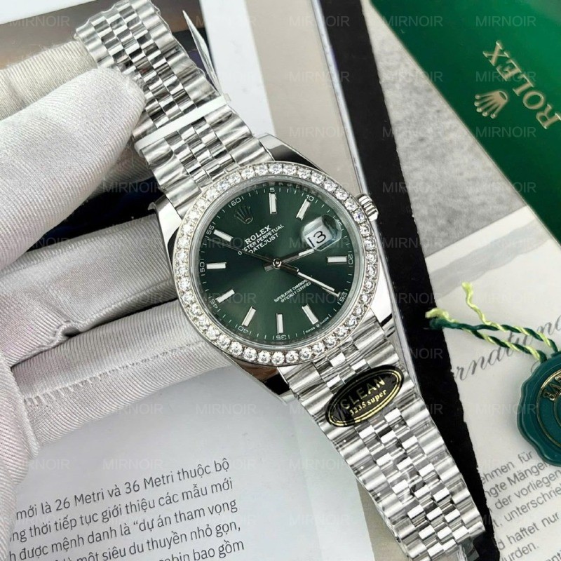 Dong-Ho-Rolex-DateJust-Mat-Xanh-La-Cay-Che-Tac-Vien-Dinh-Kim-Cuong-Nhan-Tao-41mm-2-1024x1024.jpg