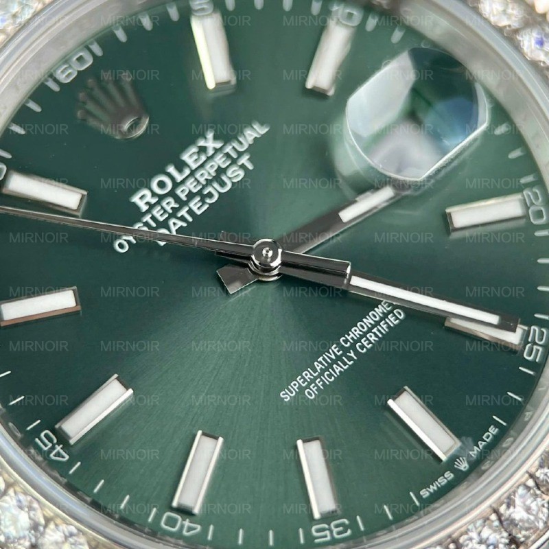 Dong-Ho-Rolex-DateJust-Mat-Xanh-La-Cay-Che-Tac-Vien-Dinh-Kim-Cuong-Nhan-Tao-41mm-4-1024x1024.jpg
