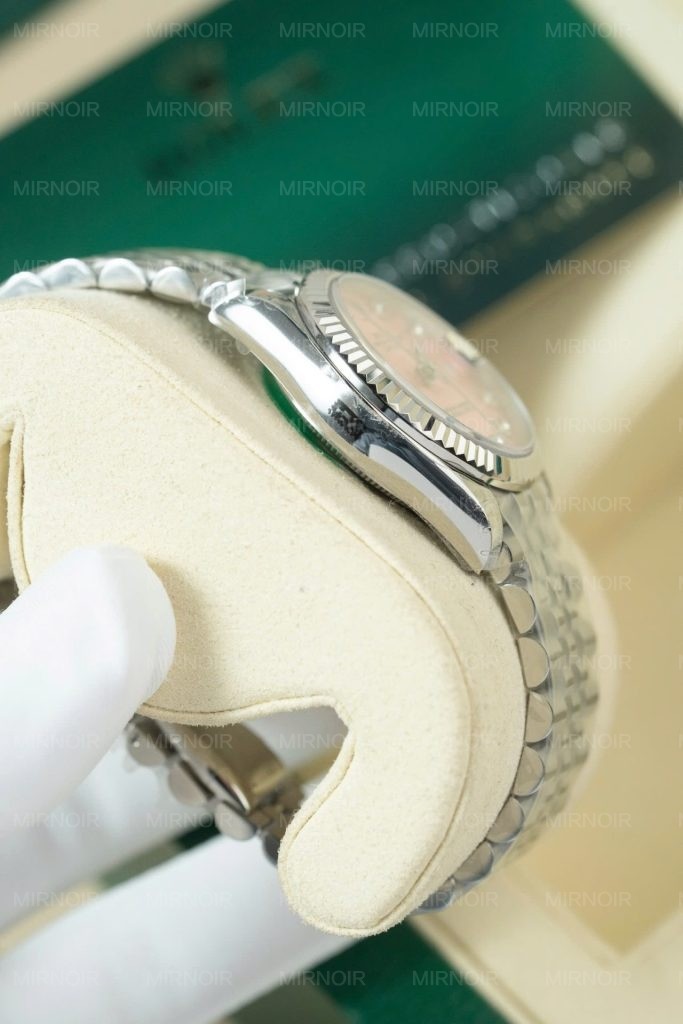 Dong-Ho-Rolex-DateJust-Lady-Replica-11-Mat-Hong-Coc-So-Dinh-Da-31mm-1-683x1024.jpg