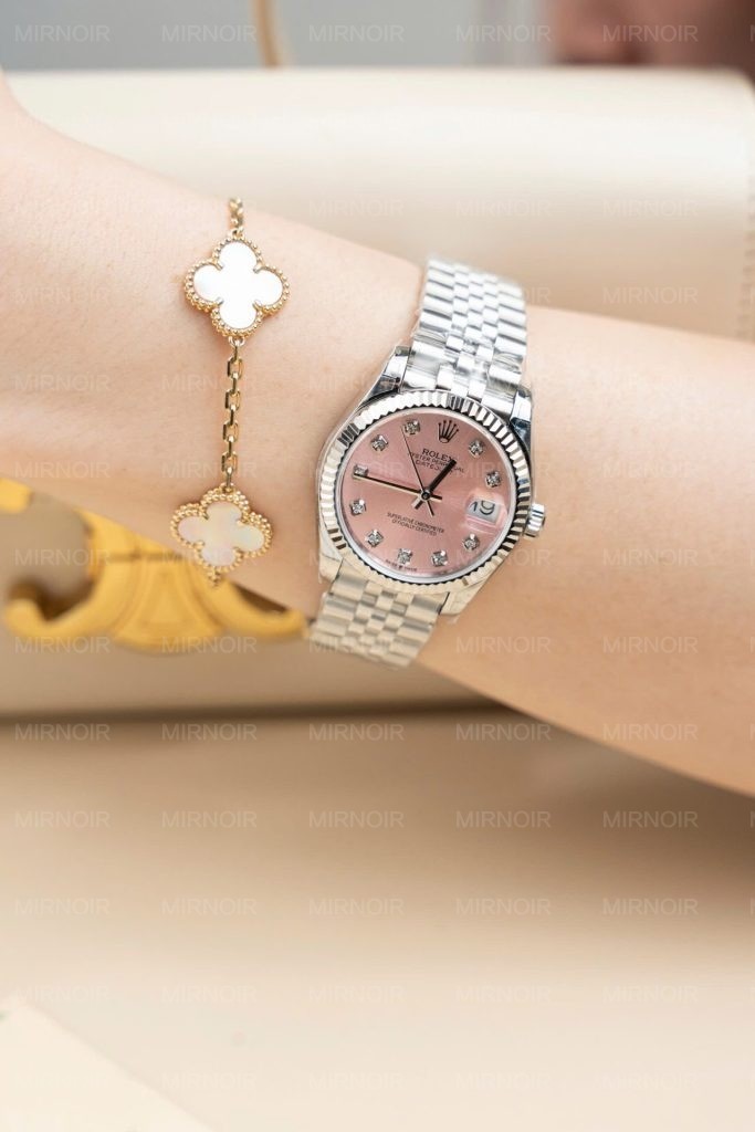 Dong-Ho-Rolex-DateJust-Lady-Replica-11-Mat-Hong-Coc-So-Dinh-Da-31mm-4-683x1024.jpg