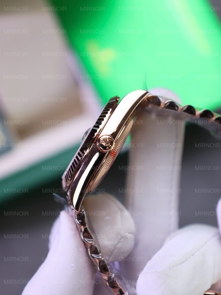 Dong-Ho-Rolex-Day-Date-Mat-Xanh-La-Cay-Che-Tac-Boc-Vang-That-Trong-Luong-186Gram-QF-40mm-2-769x1024.jpg