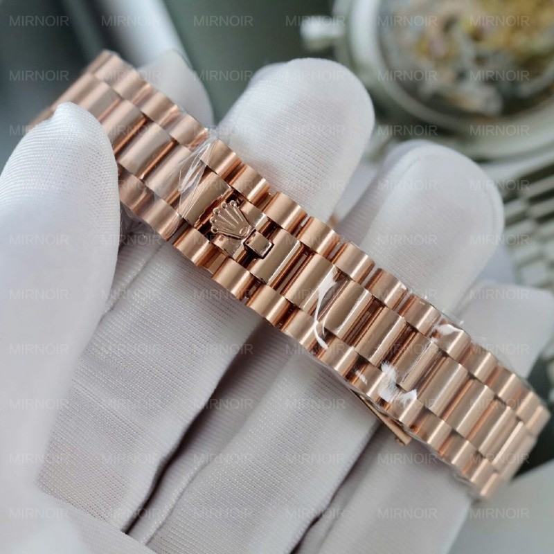 Dong-Ho-Nu-Rolex-DateJust-Che-Tac-Dinh-Moissanite-Boc-Vang-That-18K-31mm-1-1024x1024.jpg