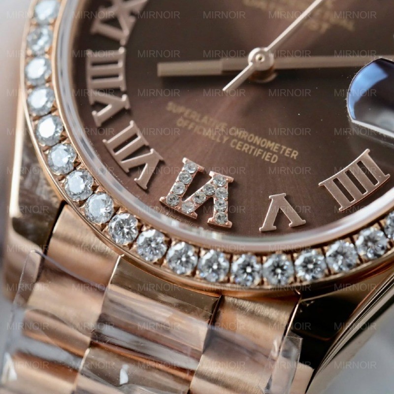 Dong-Ho-Nu-Rolex-DateJust-Che-Tac-Dinh-Moissanite-Boc-Vang-That-18K-31mm-5-1024x1024.jpg