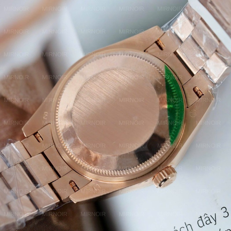 Dong-Ho-Nu-Rolex-DateJust-Che-Tac-Dinh-Moissanite-Boc-Vang-That-18K-31mm-10-1024x1024.jpg