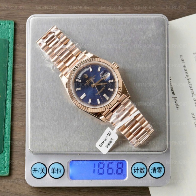Dong-Ho-Nam-Rolex-Day-Date-Mat-Xanh-Che-Tac-Trong-Luong-186Gram-Boc-Vang-That-40mm-2-1024x1024.jpg