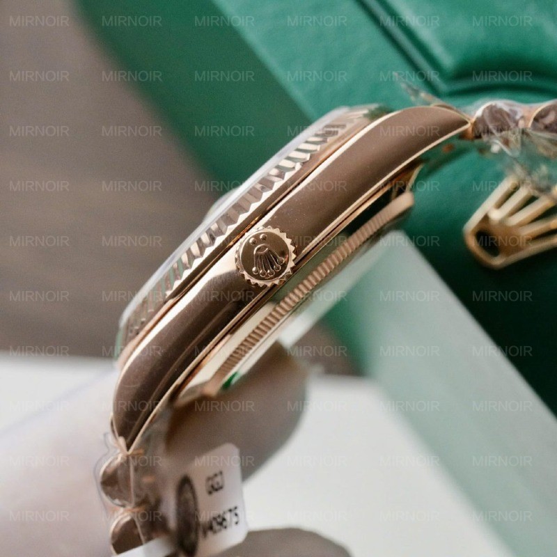 Dong-Ho-Nam-Rolex-Day-Date-Mat-Xanh-Che-Tac-Trong-Luong-186Gram-Boc-Vang-That-40mm-4-1024x1024.jpg