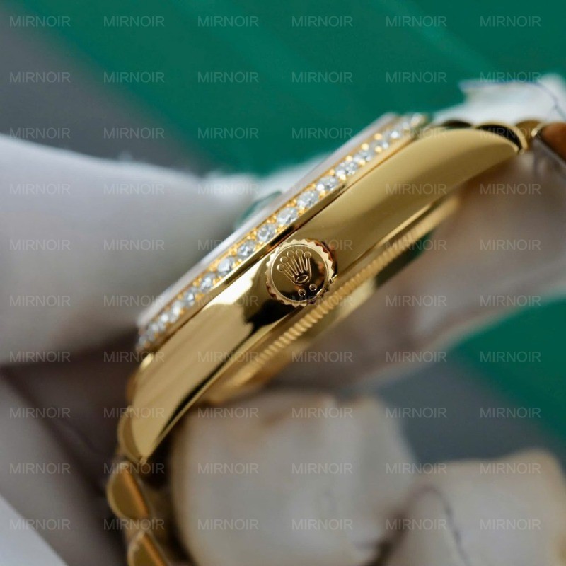 Dong-Ho-Rolex-Day-Date-Che-Tac-Mat-Xanh-Ombre-Boc-Vang-That-Dinh-Kim-Cuong-Moissanite-36mm-7-1024x1024.jpg