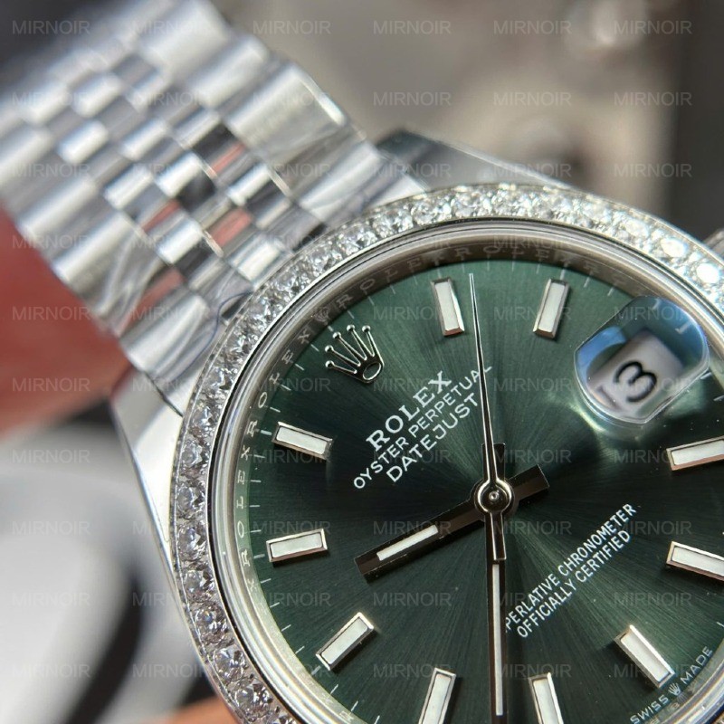Dong-Ho-Rolex-DateJust-Replica-11-Mat-Xanh-La-Cay-Coc-So-Da-Quang-Nha-May-THB-31mm-2-1024x1024.jpg