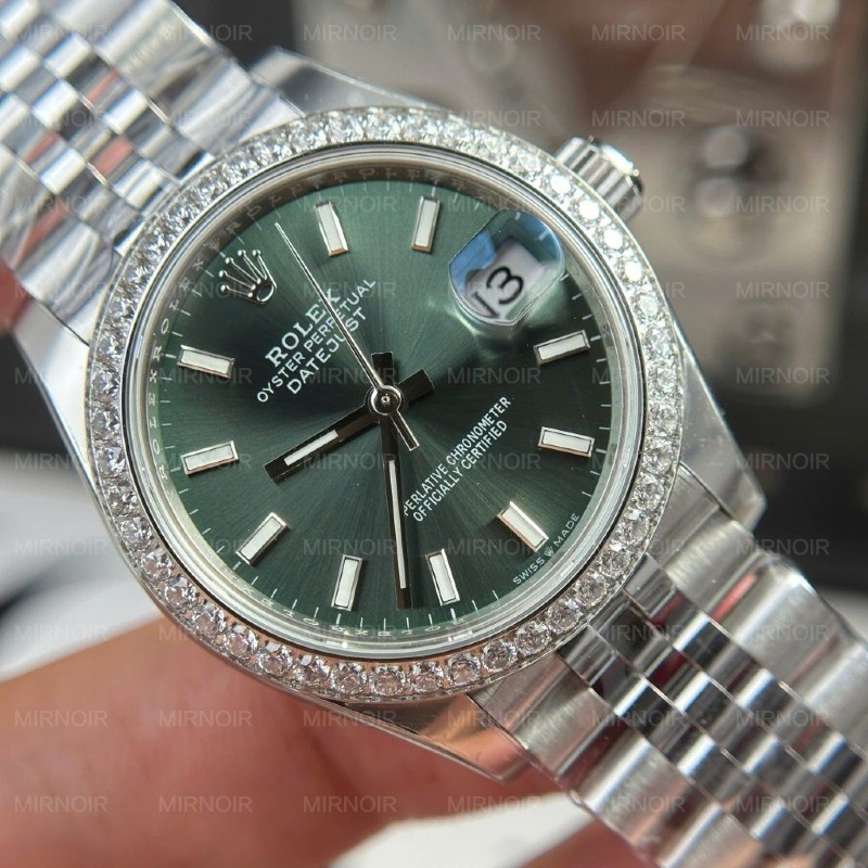 Dong-Ho-Rolex-DateJust-Replica-11-Mat-Xanh-La-Cay-Coc-So-Da-Quang-Nha-May-THB-31mm-3-1024x1024.jpg