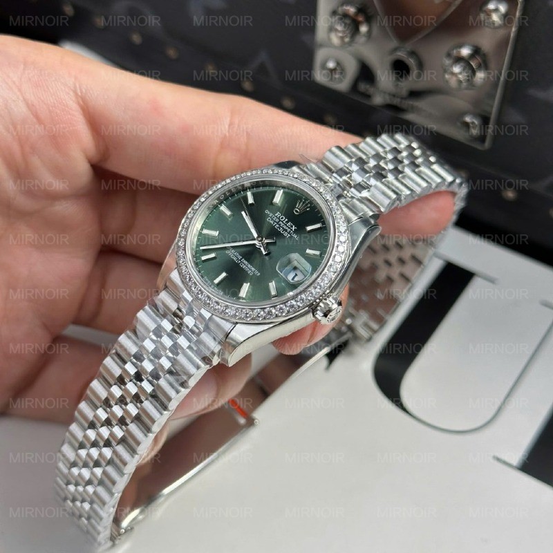 Dong-Ho-Rolex-DateJust-Replica-11-Mat-Xanh-La-Cay-Coc-So-Da-Quang-Nha-May-THB-31mm-4-1024x1024.jpg