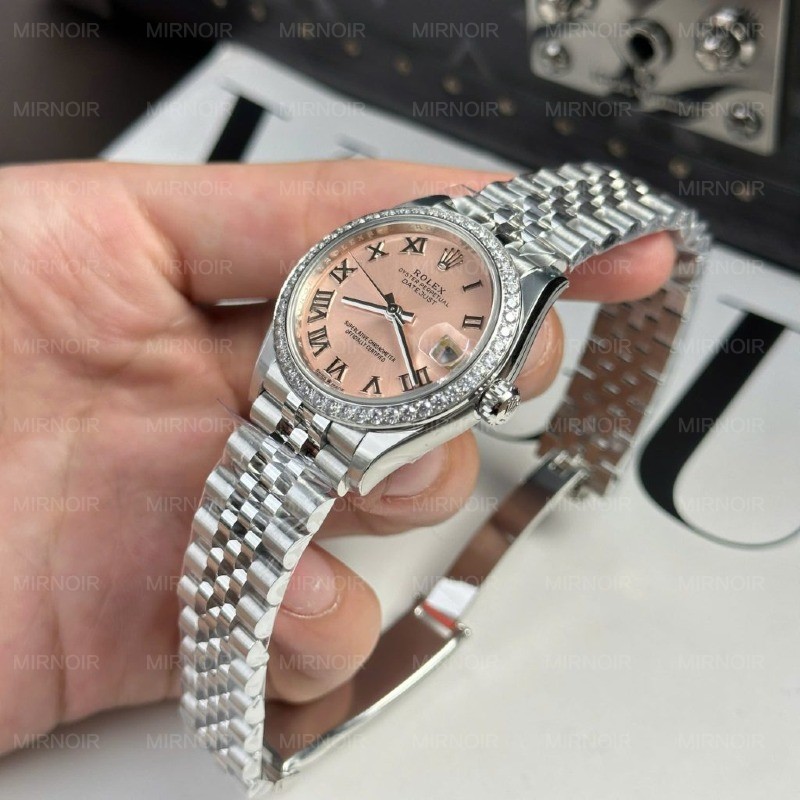 Dong-Ho-Nu-Rolex-DateJust-Replica-11-Mat-Hong-Vien-Dinh-Da-Nha-May-THB-31mm-4-1024x1024.jpg