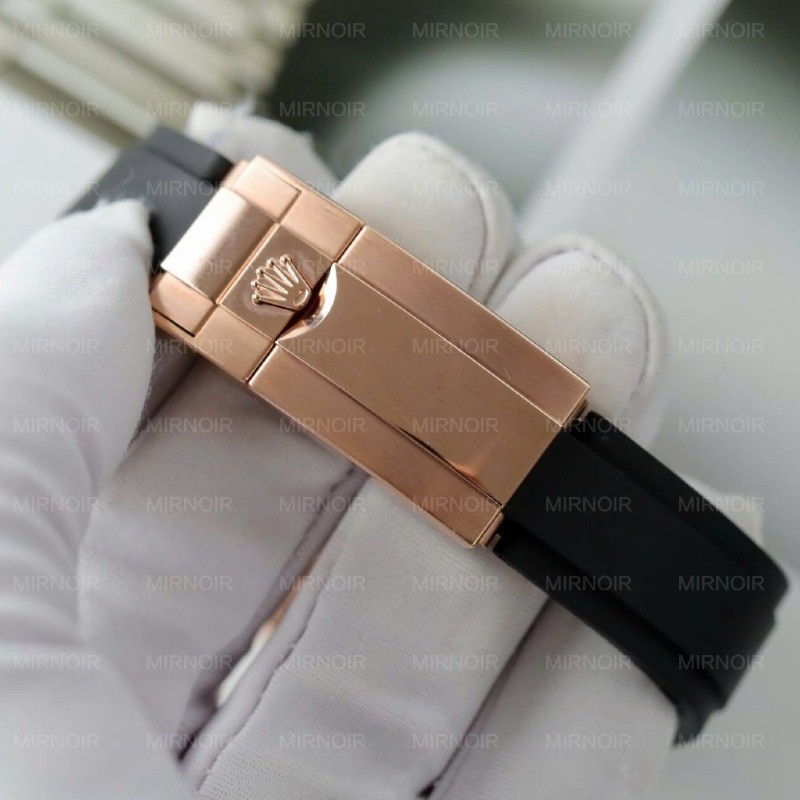 Dong-Ho-Rolex-Daytona-Mat-Thien-Thach-Che-Tac-Boc-Vang-That-Dinh-Kim-Cuong-Moissanite-Baguette-40mm-1-1024x1024.jpg