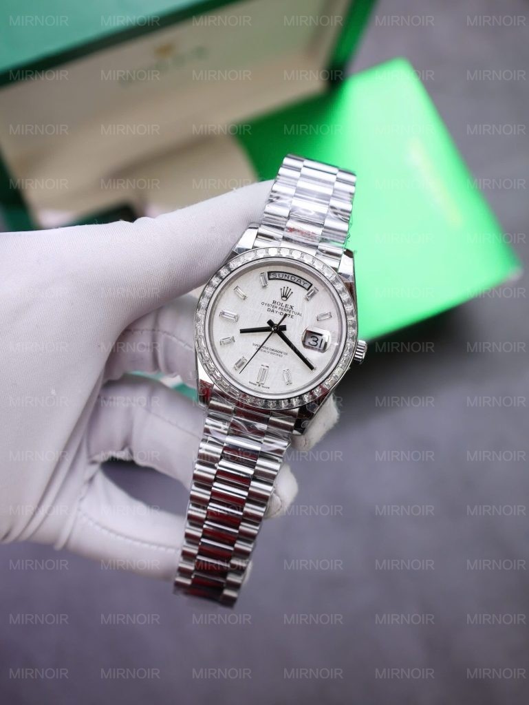 Dong-Ho-Rolex-Day-Date-Che-Tac-Mat-Thien-Thach-Coc-So-Vien-Do-Kim-Cuong-Moissanite-Baguette-40mm-2-769x1024.jpg