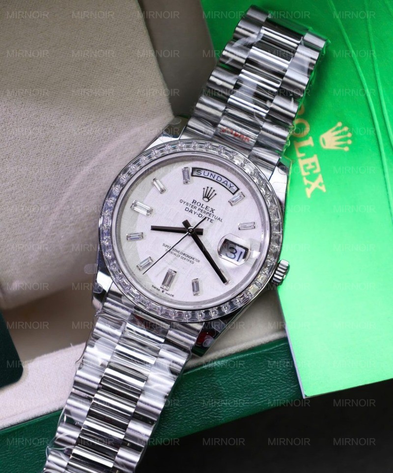 Dong-Ho-Rolex-Day-Date-Che-Tac-Mat-Thien-Thach-Coc-So-Vien-Do-Kim-Cuong-Moissanite-Baguette-40mm-3-851x1024.jpg