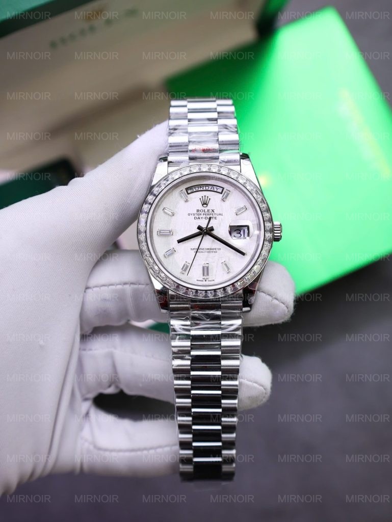 Dong-Ho-Rolex-Day-Date-Che-Tac-Mat-Thien-Thach-Coc-So-Vien-Do-Kim-Cuong-Moissanite-Baguette-40mm-6-769x1024.jpg