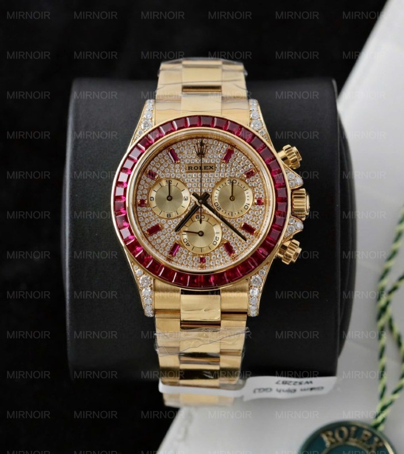 Dong-Ho-Rolex-Daytona-126598TRU-Che-Tac-Boc-Vang-That-Ruby-Kim-Cuong-Moissanite-40mm-2-913x1024.jpg
