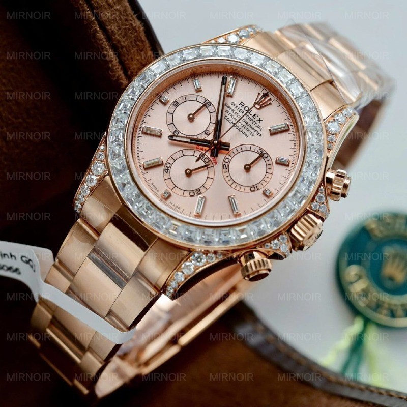 Dong-Ho-Rolex-Daytona-126595TBR-Che-Tac-Boc-Vang-Dinh-Kim-Cuong-Moissanite-Baguette-40mm-2-1-1024x1024.jpg