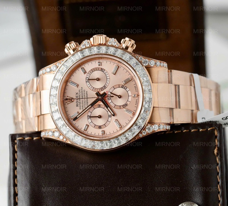 Dong-Ho-Rolex-Daytona-126595TBR-Che-Tac-Boc-Vang-Dinh-Kim-Cuong-Moissanite-Baguette-40mm-3-1.jpg