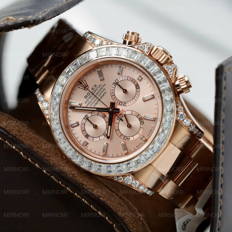 Dong-Ho-Rolex-Daytona-126595TBR-Che-Tac-Boc-Vang-Dinh-Kim-Cuong-Moissanite-Baguette-40mm-4-1.jpg