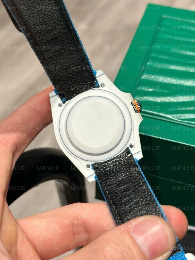 Dong-Ho-Rolex-Submariner-DIW-Replica-11-Vo-Carbon-Mat-Den-40mm-4-768x1024.jpg