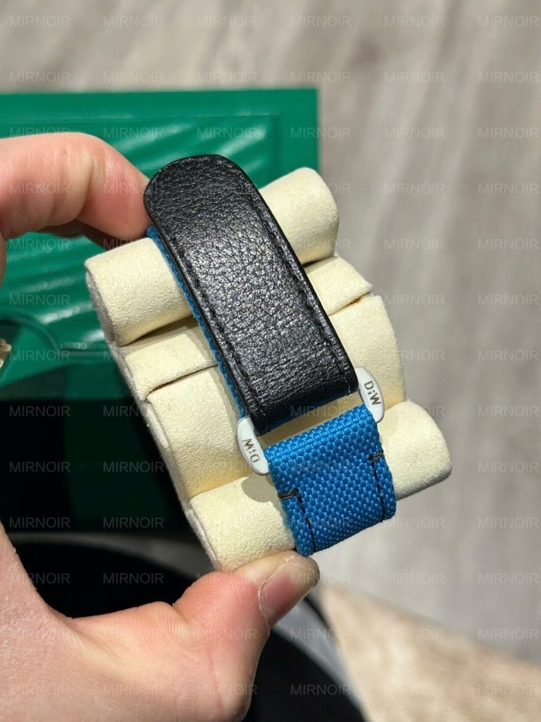 Dong-Ho-Rolex-Submariner-DIW-Replica-11-Vo-Carbon-Mat-Den-40mm-7-768x1024.jpg
