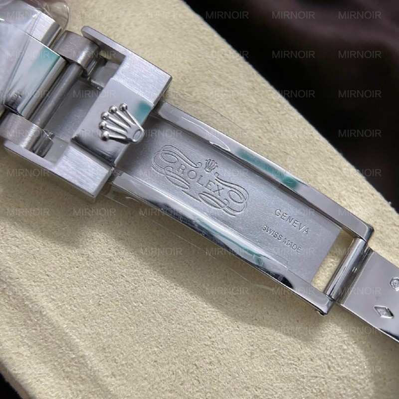 Dong-Ho-Rolex-Daytona-Che-Tac-Vang-Trang-18K-Nguyen-Khoi-Dinh-Kim-Cuong-Baguette-40mm-11-1024x1024.jpg