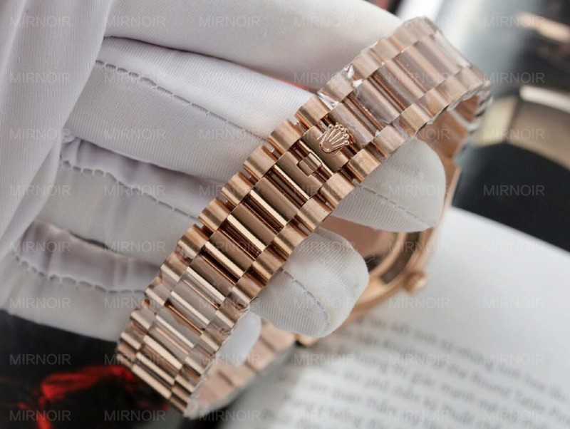 Dong-Ho-Rolex-Day-Date-Che-Tac-Boc-Vang-Hong-18K-Kim-Cuong-Moissanite-Baguette-GMF-40mm-1-1024x770.jpg