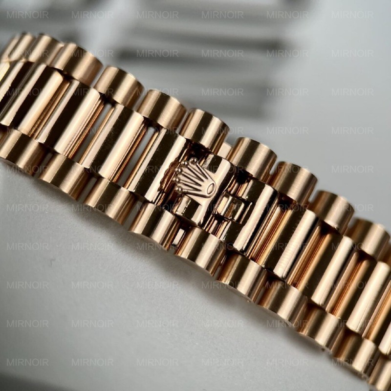 Dong-Ho-Che-Tac-Rolex-Day-Date-Boc-Vang-Dinh-Kim-Cuong-Moissanite-Baguette-36mm-2.jpg