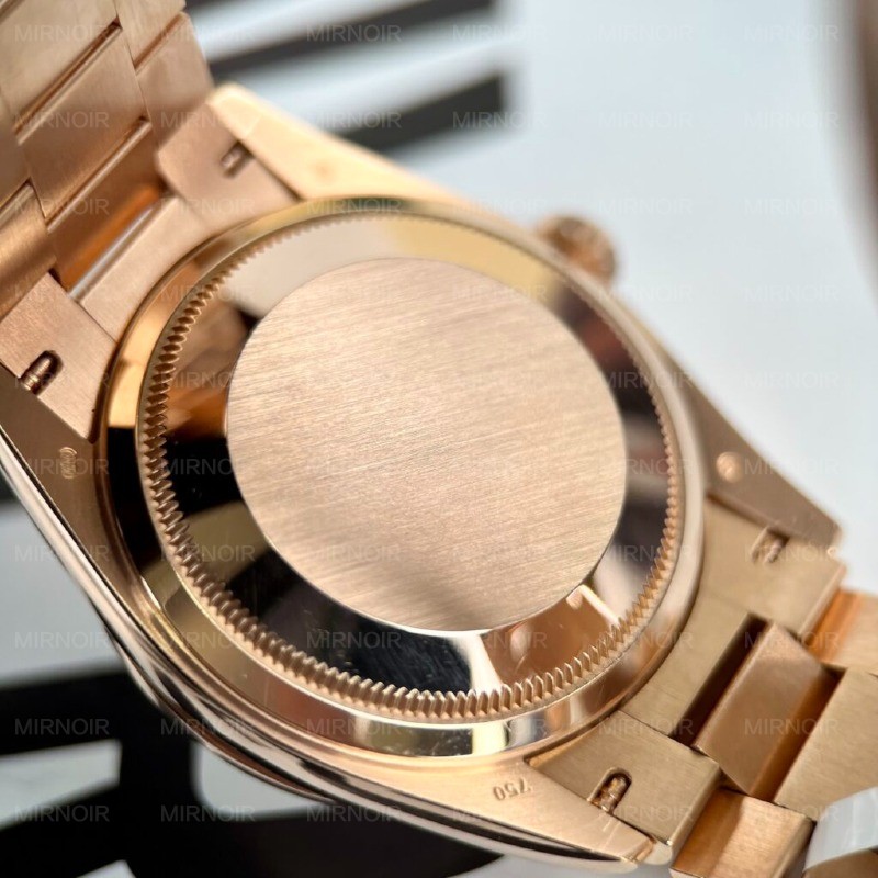 Dong-Ho-Che-Tac-Rolex-Day-Date-Boc-Vang-Dinh-Kim-Cuong-Moissanite-Baguette-36mm-3.jpg