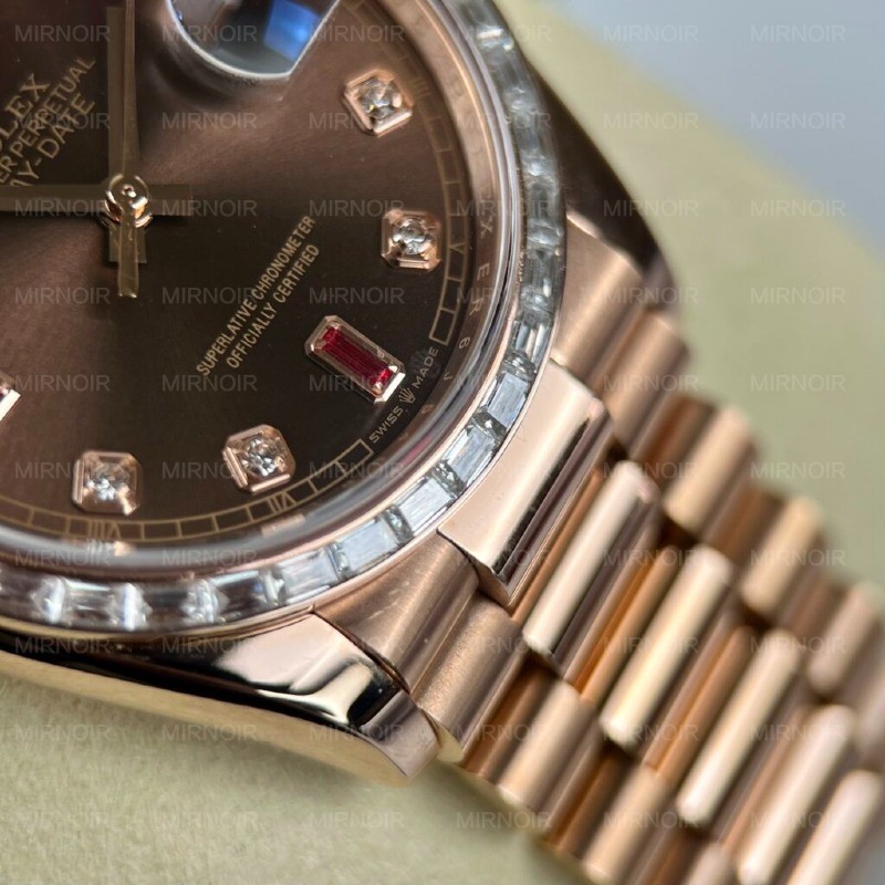 Dong-Ho-Che-Tac-Rolex-Day-Date-Boc-Vang-Dinh-Kim-Cuong-Moissanite-Baguette-36mm-7.jpg