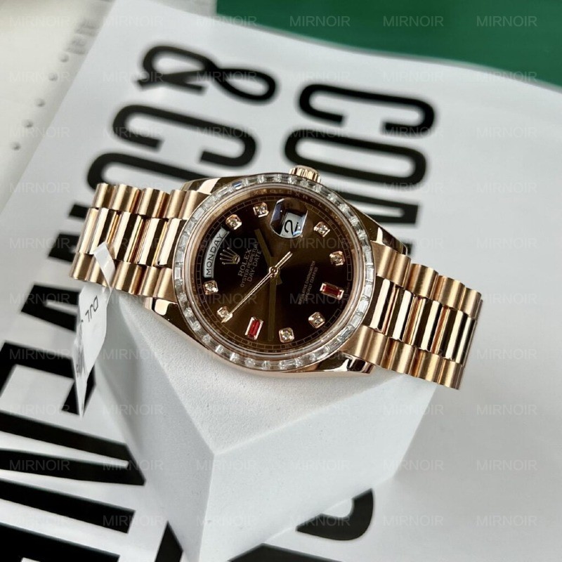 Dong-Ho-Che-Tac-Rolex-Day-Date-Boc-Vang-Dinh-Kim-Cuong-Moissanite-Baguette-36mm-10.jpg