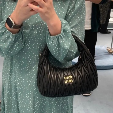 미우 미우 완더 마테라쎄 나파 가죽 호보 미니백 블랙