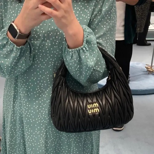 미우 미우 완더 마테라쎄 나파 가죽 호보 미니백 블랙