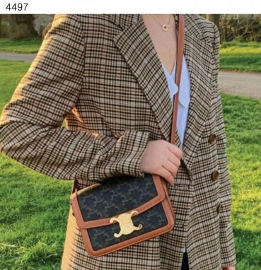 셀린느 클래식 트리옹프  트리옹프 캔버스 카프스킨 탄