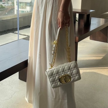 디올 스몰 카로백 서플 까나쥬 카프스킨 화이트