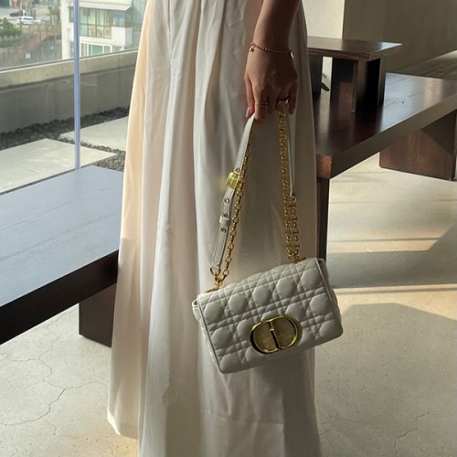 디올 스몰 카로백 서플 까나쥬 카프스킨 화이트