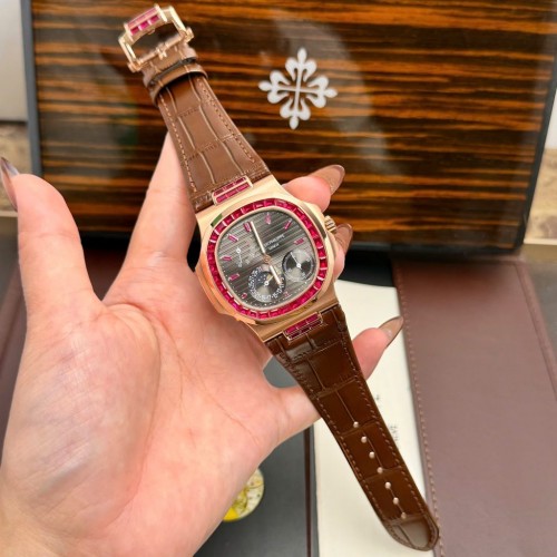 파텍필립 노틸러스 - Patek Philippe Nautilus 5724 Gray Dial Bezel Stone Red Baguette 40mm