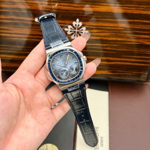 파텍필립 노틸러스 - Patek Philippe Nautilus 5724 Blue Dial Bezel Stone Blue Baguette 40mm