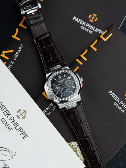 파텍필립 노틸러스 - Patek Philippe Nautilus 5740 Gray Dial Automatic Movement Leather Strap 40mm
